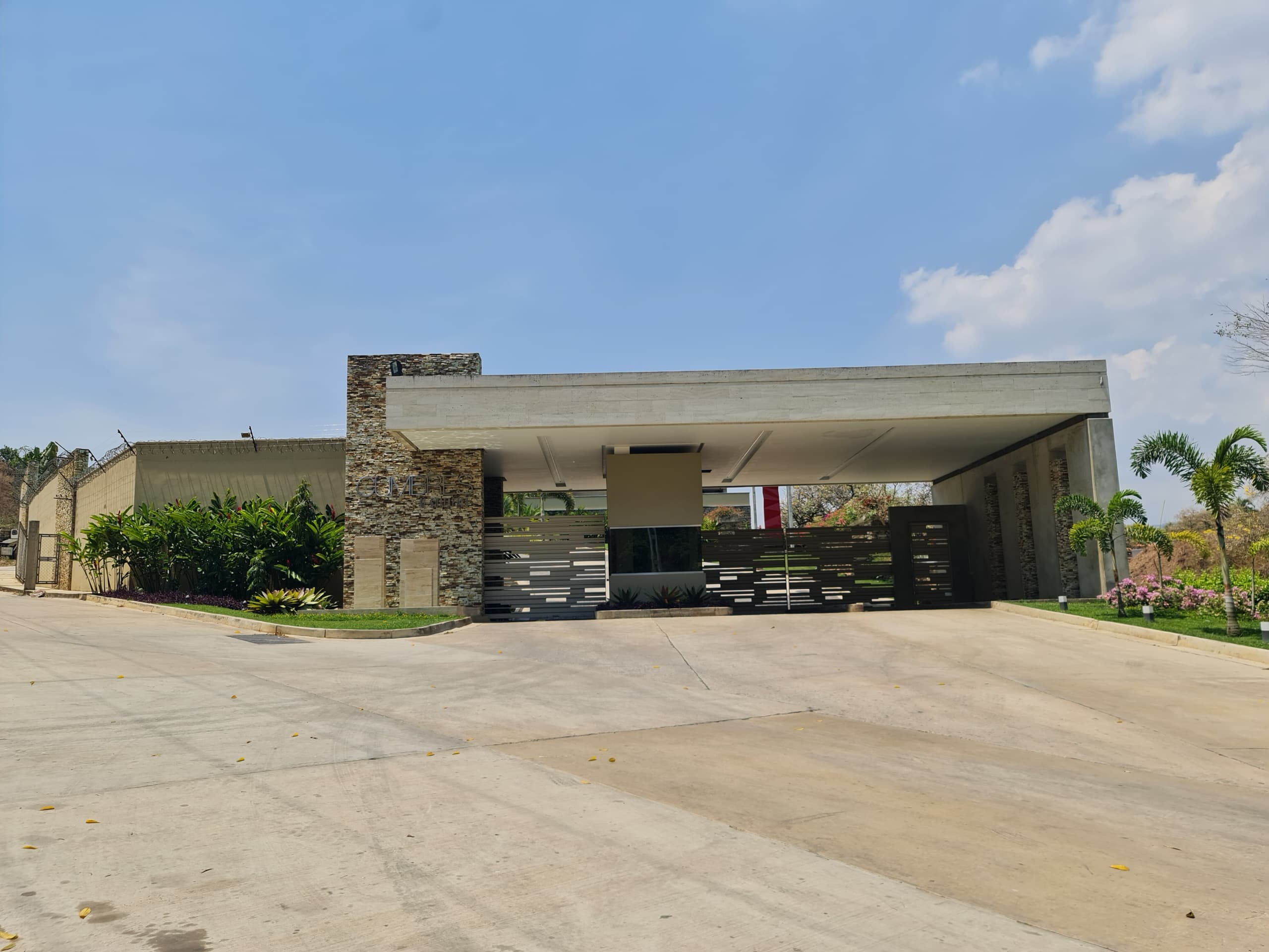 Semi-furnished Townhouse in Cumbres de Guataparo-Valencia